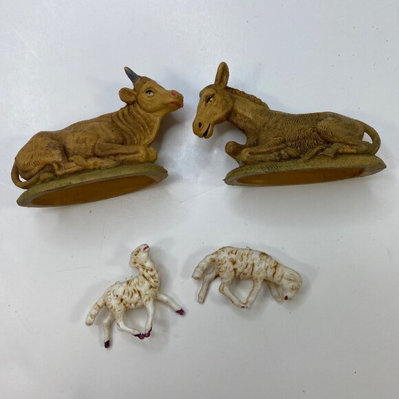 Handcrafted Nativity Scene Set With Figurines & Accessories - Picture 3 of 13